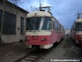 Jednotka 420 953-2 odstavená v depu Tatranských Elektrických Železnic v Popradu. | 16.3.2009