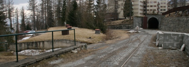 Zachovalé koleje vlečky TEŽ v sanatoriu Vyšné Hágy. {15.3.2011}