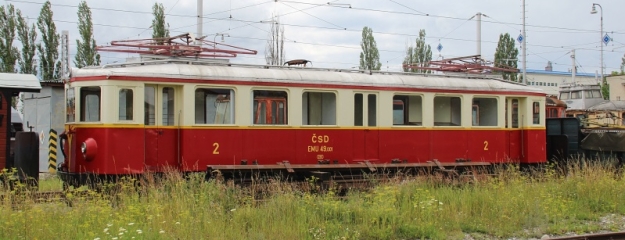 Elektrický vůz EMU 49.001 přezdívaný &bdquo;Škoduľa&ldquo; byl do Tater dodán na začátku roku 1930. Na služebních vlacích dojezdil v roce 1983, kdy v něm vyhořela část elektrické výzbroje, což bylo také důvodem k jeho definitivnímu odstavení. Dnes čeká na sponzora rekonstrukce... | 15.7.2012