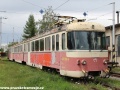 Jednotka 420 959-9 postává odstavená pod širým nebem depa Poprad. | 15.7.2012