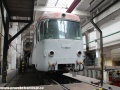 Opravovaná &bdquo;trojička&ldquo; 420 953-2 v hale popradského depa. | 15.7.2012
