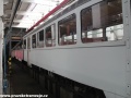 Opravovaná &bdquo;trojička&ldquo; 420 953-2 v hale popradského depa. | 15.7.2012