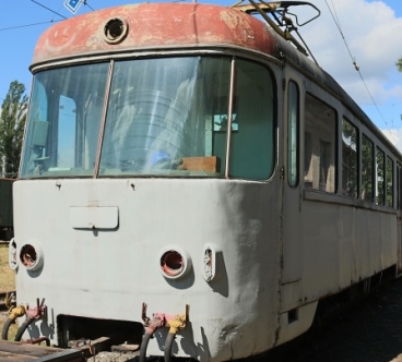 Odstavená jednotka 420 953-2 v depu Poprad. | 30.6.2017