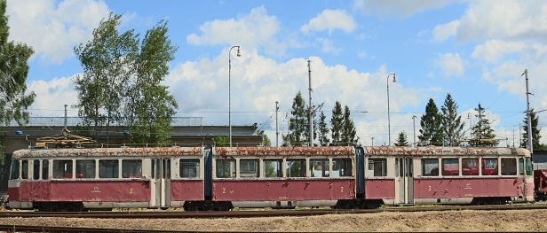 Odstavená jednotka 420 959-9 v depu Poprad. | 30.6.2017