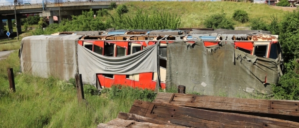 Oba vozy pozemní lanové dráhy Starý Smokovec - Hrebienok, vyrobené italskou firmou Ceretti - Tanfani, rozřezané kvůli přepravě na dvě části, stále odolávají povětrnostním vlivům v Popradu. Krycí plachty se již rozpadly a budoucnost vozů, zachovaných původně pro muzejní expozici je nejistá. | 30.6.2017