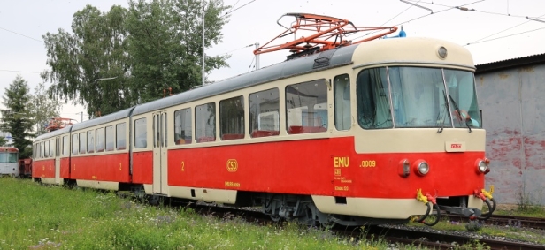 Největším překvapením je v depu TEŽ v Popradu jednotka 420 959-9 s obnoveným lakem. | 10.7.2018