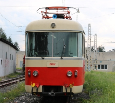 Jednotka 420 959-9 s obnoveným lakem v depu TEŽ Poprad. | 10.7.2018