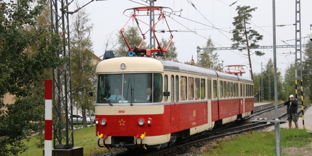 Jednotka EMU 89.0009 opouští Tatranskou Polianku. | 22.9.2018