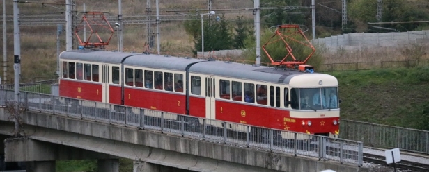 Jednotka EMU 89.0009 míří po úžasném dni manipulační tratí do svého popradského depa. | 22.9.2018