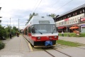 Souprava spřažených jednotek Tatranských Elektrických Železnic 425 959-4+425 961-0 v Tatranské Lomnici. | 3.8.2020