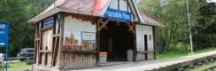 Památkově chráněná původní budova zastávky Popradské Pleso prochází opravou. | 4.8.2020