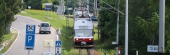 Souprava spřažených jednotek Tatranských Elektrických Železnic 425 952-9+425 962-8 míří k Novému Smokovci. | 6.8.2020
