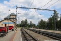 Stanice Tatranská Polianka v pohledu ke Starému Smokovci, rozpětí trolejové brány je vyvoláno tím, že ve stanici byly původně tři koleje. | 19.7.2023