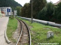 Úzká kolej se v pátém kilometru tratě v centru Trenčianských Teplicích přiblíží k břehu říčky Tepličky. | 20.8.2008