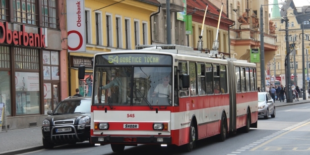 V roce 1998 byl dodán trolejbus Škoda 15Tr08/6 ev.č.545. | 4.4.2014
