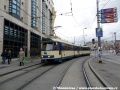 Na fotce je zachyceno křížení tramvají s automobilovou komunikací. Signál „STŮJ“ je ve Vídni řešen mírně odlišně. | 17.12.2011