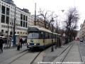 Obousměrný tramvajový vůz na dvoukolejné zastávce. | 17.12.2011