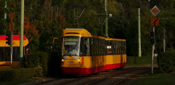 Souprava Konstalů 123N #2108+2109 přijíždí na Plac Wilsona. | 29.9.2017