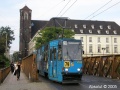 Stejný objekt na pozadí jako na minulém obrázku, ale tramvaj jede po jiném mostě - to je kouzlo Wroclawi. Vůz ev.č.2542 na lince 79. | 17.8.2005