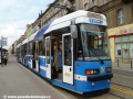 Vůz Protram 205WrAs ev.č.2721 na lince 11 stanicuje v zastávce Dworzec Główny PKP. Jedná se tříčlánkovou tramvaj se středním nízkopodlažním článkem, tedy jakousi obdobu vozů K3R-NT. | 20.7.2011