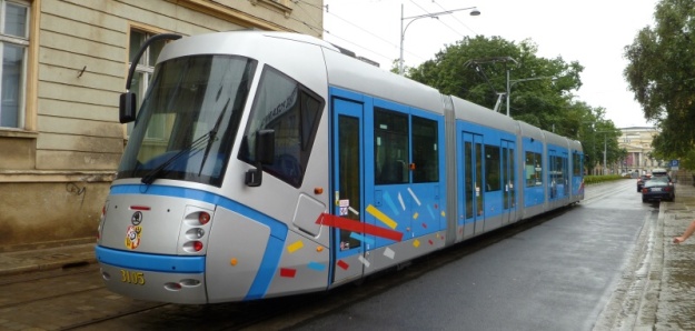 A nakonec ještě jeden snímek vozu Škoda 19T ev.č.3105 na lince 33PLUS na vratném trojúhelníku Wierzbowa. Z dopravního hlediska je Wroclaw jistě nadstandardně zajímavé místo, tak zase někdy příště! | 20.7.2011