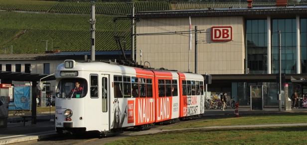S Würzburgem se rozloučíme fotkou vozu Düwag GTW-D8 #246 ve smyčce u hlavního nádraží. | 1.10.2021