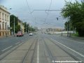 Tramvajová trať se středem ulice Milady Horákové přibližuje ke křižovatce Špejchar