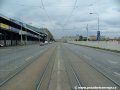Tramvajová trať tvořená velkoplošnými panely BKV pokračuje středem ulice Milady Horákové k zastávkám Sparta podél stadionu stejnojmenného fotbalového klubu