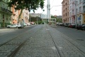 Přímý úsek tramvajové tratě v Minské ulici před zastávkou Čechovo náměstí.
