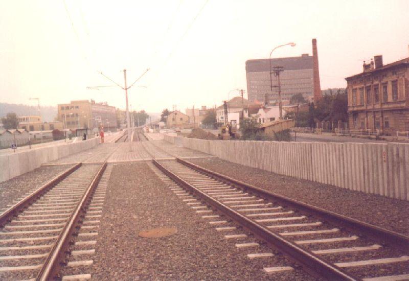 File:Podchod tramvajové trati u zastávky Modřanská škola.jpg - Wikimedia  Commons