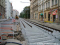 V ulici Na Moráni dochází k pokládce klasické kolejové konstrukce kolejnic na železobetonových pražcích uložených ve štěrkovém loži. | 31.8.2007