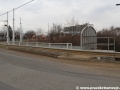 Most převádějící tramvajovou trať ze středu Černokostelecké ulice před areál Ústředních dílen. | 23.3.2013