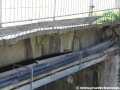Most v Nuselské ulici umožňuje podtečení potoka Botiče. | 6.8.2012