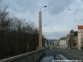 Jeden ze čtyř betonových osvětlovacích pylonů původního mostu přes Buštěhradskou dráhu v úrovni Svatovítské ulice. | 9.2.2006