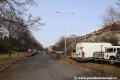 Stávající podoba ulice Na Mlejnku, kde středový pás původní tramvajové tratě slouží jako parkoviště. | 3.3.2017