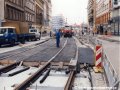Dokončování konečného zákrytu tramvajové tratě asfaltovým kobercem | 5.4.2003