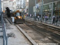 Odfrézované podloží tramvajové tratě ve spálené ulici v pohledu od zastávky Národní třída ke křižovatce Perštýn | 27.7.2010
