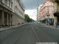 Krátký úsek tramvajové tratě mezi křižovatkami Lazarská a Myslíkova