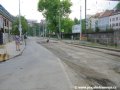 Rekonstruovaná tramvajová trať v ulici Na Slupi mezi zastávkami Albertov a Ostrčilovo náměstí po snesení velkoplošných panelů BKV. | 25.5.2007