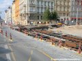 Na křižovatce Palackého náměstí dochází k pokládce první poloviny nové kolejové konstrukce. | 19.8.2007