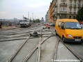 Ve vrcholu křižovatky Palackého náměstí od Palackého mostu je mezikolejový prostor vyléván betonem. | 3.10.2007