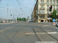 Druhý pár výhybek od Výtoně větví tramvajovou trať přímí k Jiráskovu náměstí a vpravo do zastávek Palackého náměstí ke Karlovu náměstí.