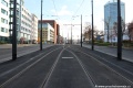 Dvoukolejná trať v ulici Na Pankráci míří k zajišťovací výhybce do jednokolejného úseku.