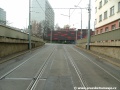 Tramvajová trať stoupá z podjezdu v ulici Na Veselí pod ulicí 5.května.
