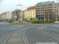 Tramvajová trať se stáčí pravým obloukem z ulice Na Pankráci do Táborské ulice.
