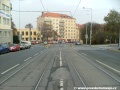 I za zastávkami Palouček pokračuje tramvajová trať v klesání v přímém úseku Táborské ulice.
