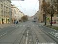 Přímý úsek tramvajové tratě v Táborské ulici poblíž Nuselské radnice.