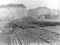 Likvidace původního traťového úseku v ulici 5. května v pohledu k Nuselskému mostu. | 15.11.1970