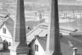 První žižkovská obecní plynárna okolo roku 1918 v pohledu zhruba k hlavnímu nádraží.