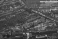 První žižkovská obecní plynárna na leteckém snímku z roku 1931, krátce před zahájením demoličních prací.